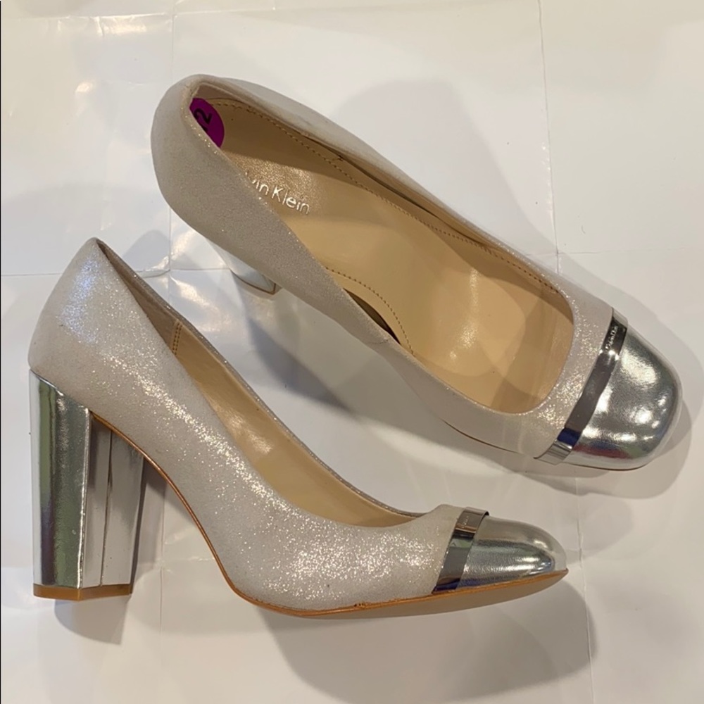 White/silver Calvin Klein 8.5 pumps